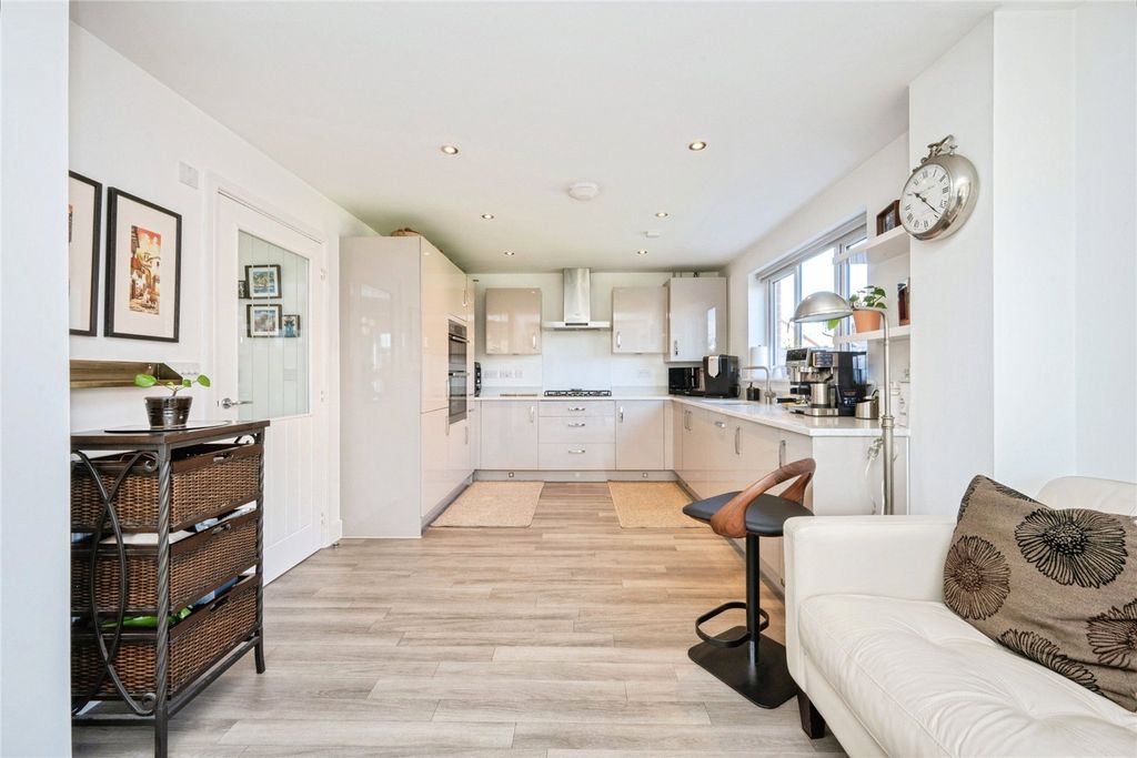 Property photo 3 of 21 Picture No. 27