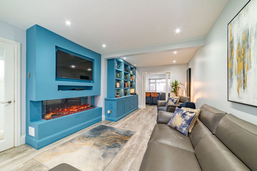 Property photo 3 of 18