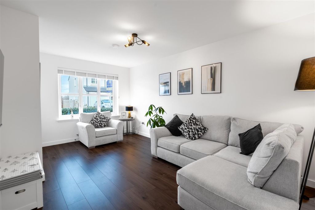 Property photo 2 of 25 Lounge-1.Jpg