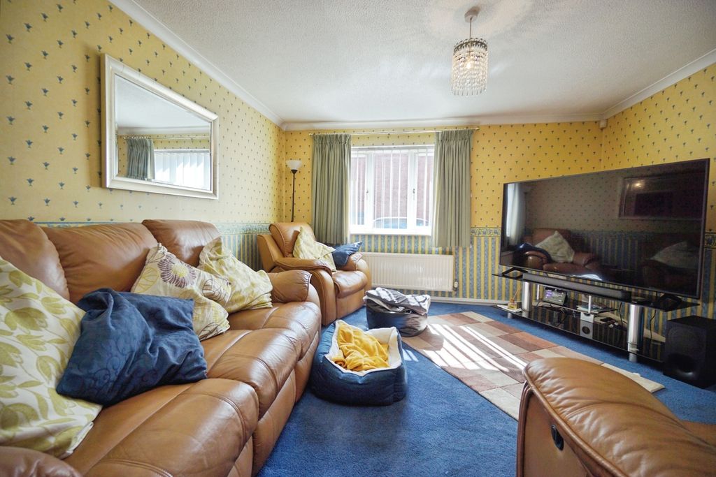 Property photo 2 of 17 Photo