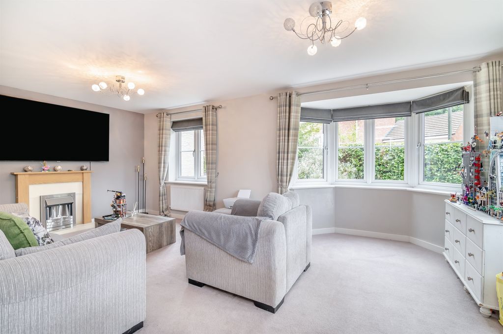 Property photo 2 of 32