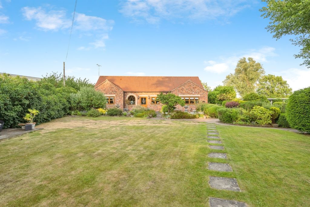 Property photo 2 of 19