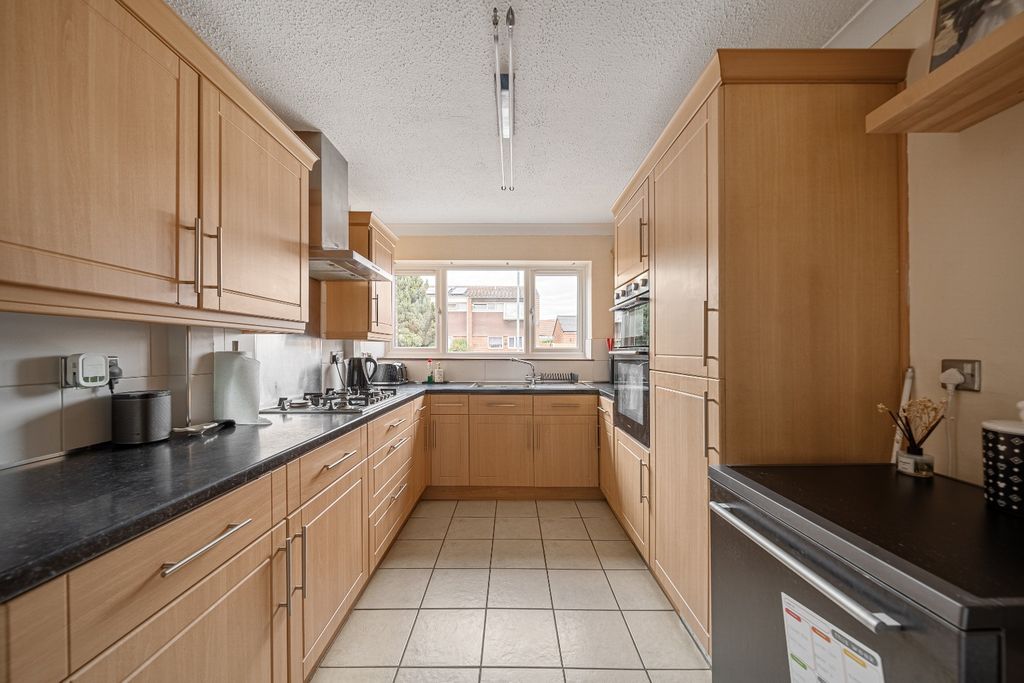 Property photo 3 of 16 5291404