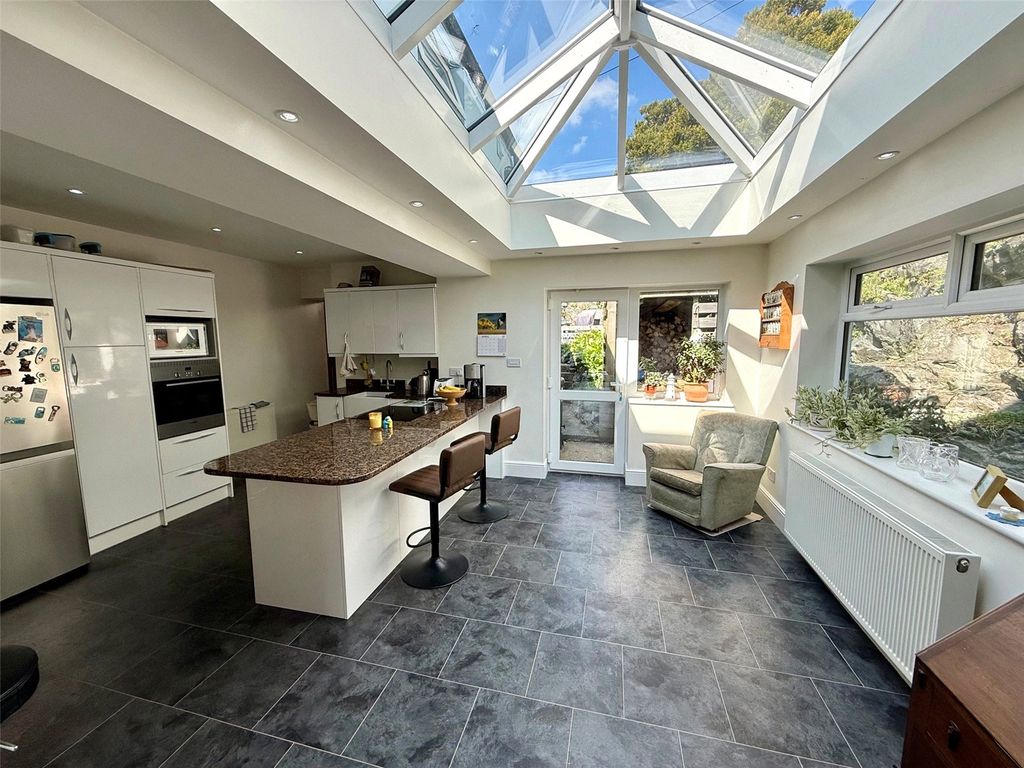 Property photo 3 of 33 Picture No. 29