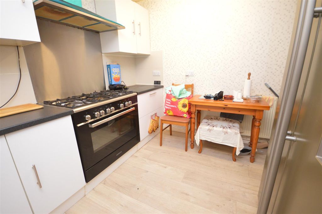 Property photo 3 of 14 Kitchen