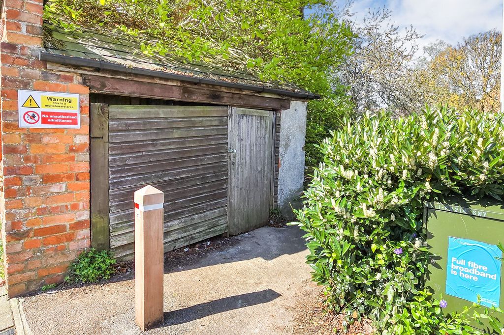 Property photo 2 of 5 Shed At York Road, Stony Stratford, Milton Keynes, Mk11 1Bj