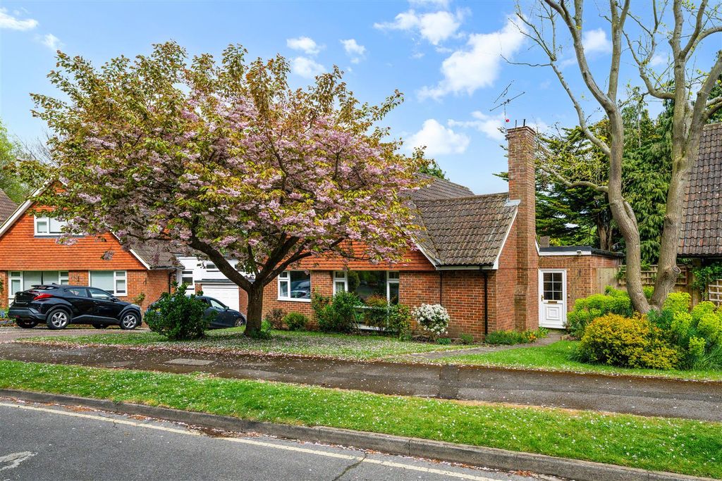 Property photo 1 of 31 The Ridings