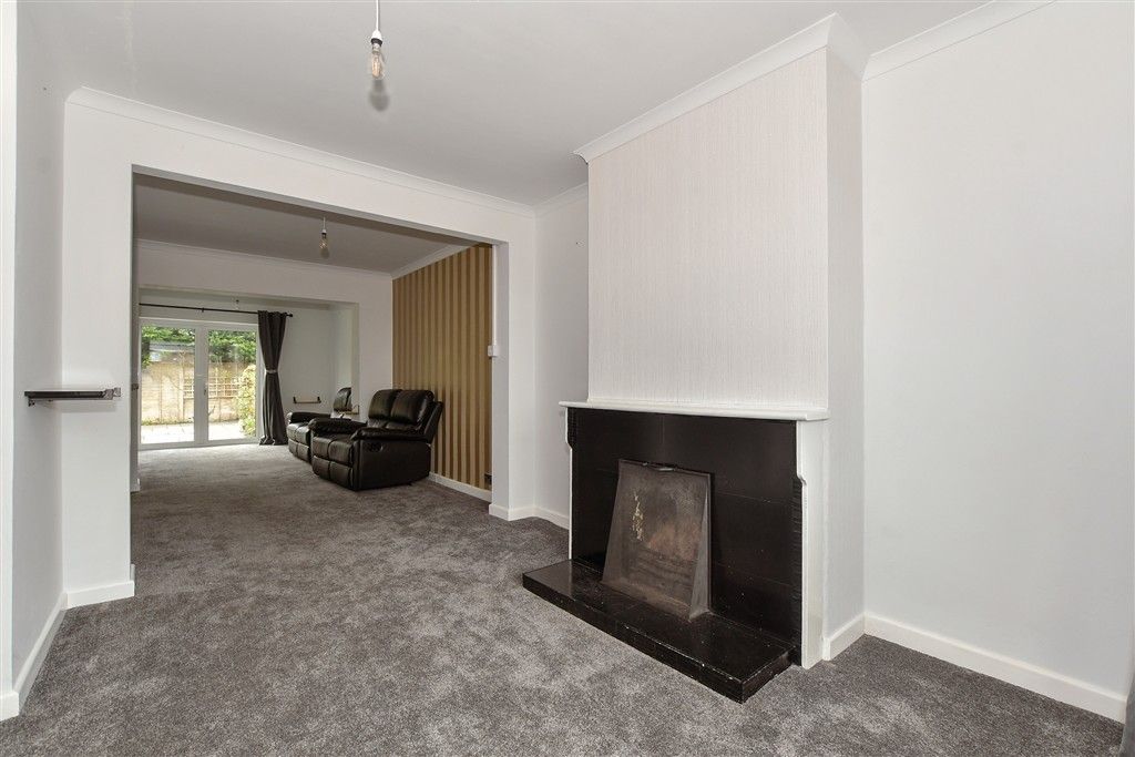 Property photo 3 of 14 Lounge