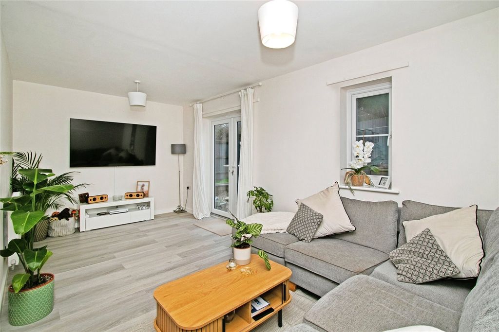 Property photo 3 of 16 Picture No. 12