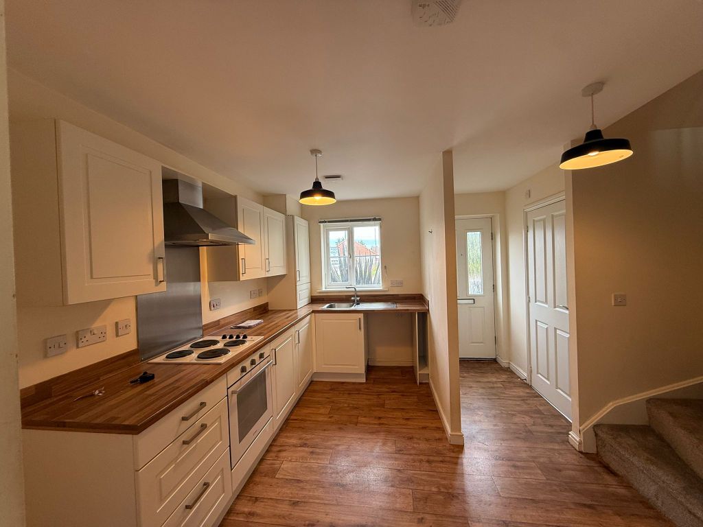 Property photo 3 of 11 Kitchen