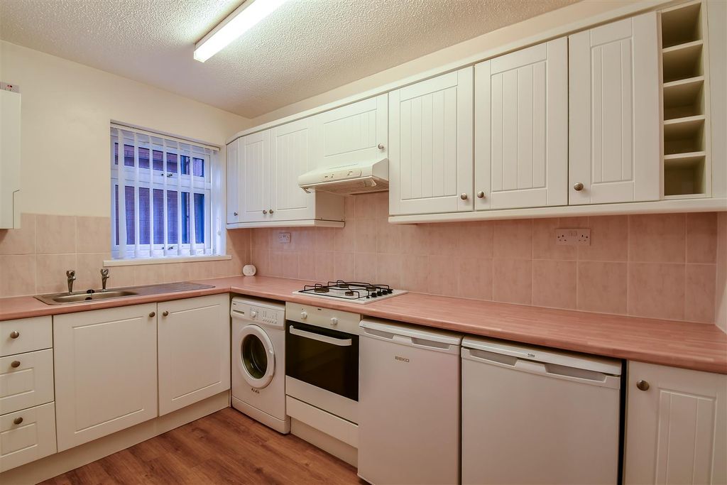 Property photo 3 of 14 Kitchen
