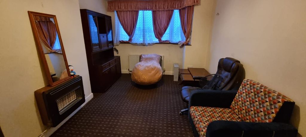 Property photo 2 of 9 Photograph 2