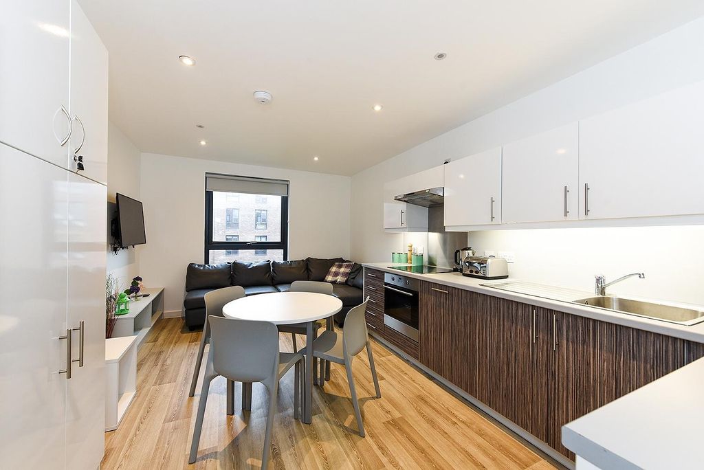 Property photo 1 of 33