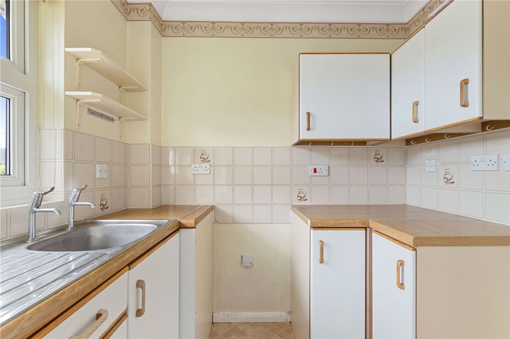 Property photo 3 of 8 Kitchen