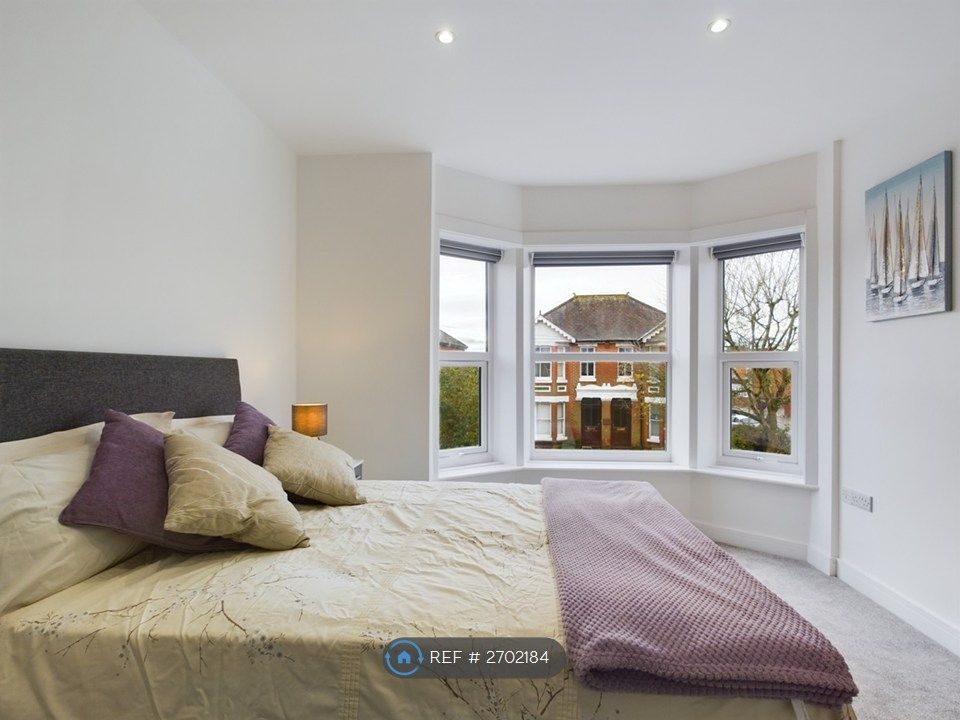 Property photo 1 of 30 Large Ensuite Room For 1 Person