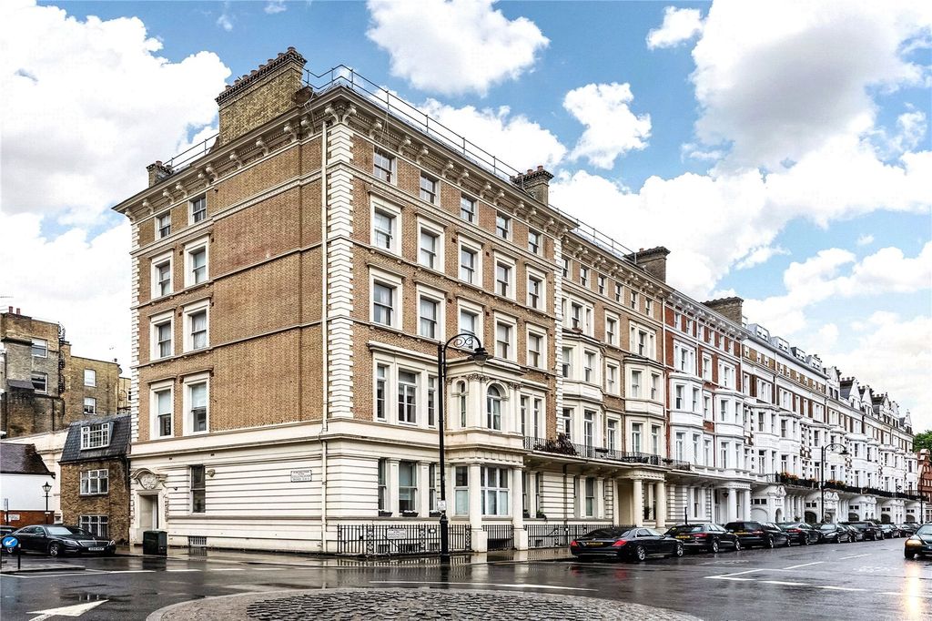 Property photo 3 of 11 External