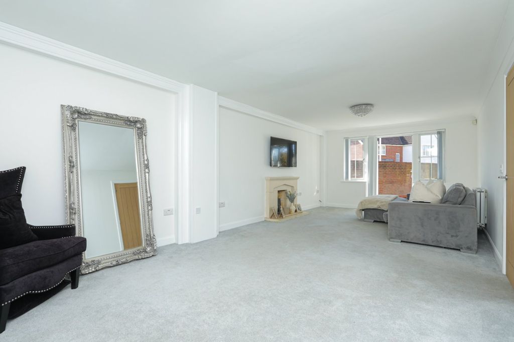 Property photo 3 of 21 Picture 3