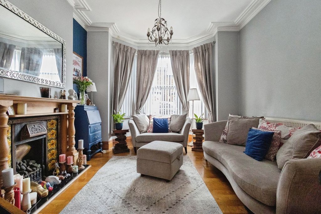 Property photo 3 of 25 Pbox-Img.Jpg