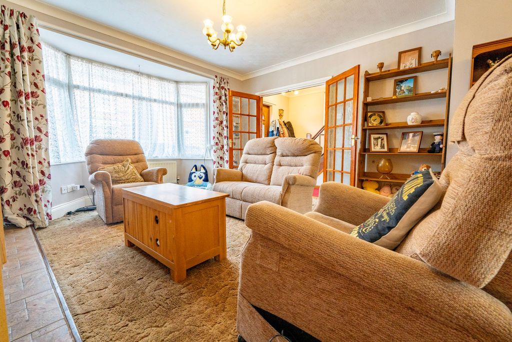 Property photo 2 of 27