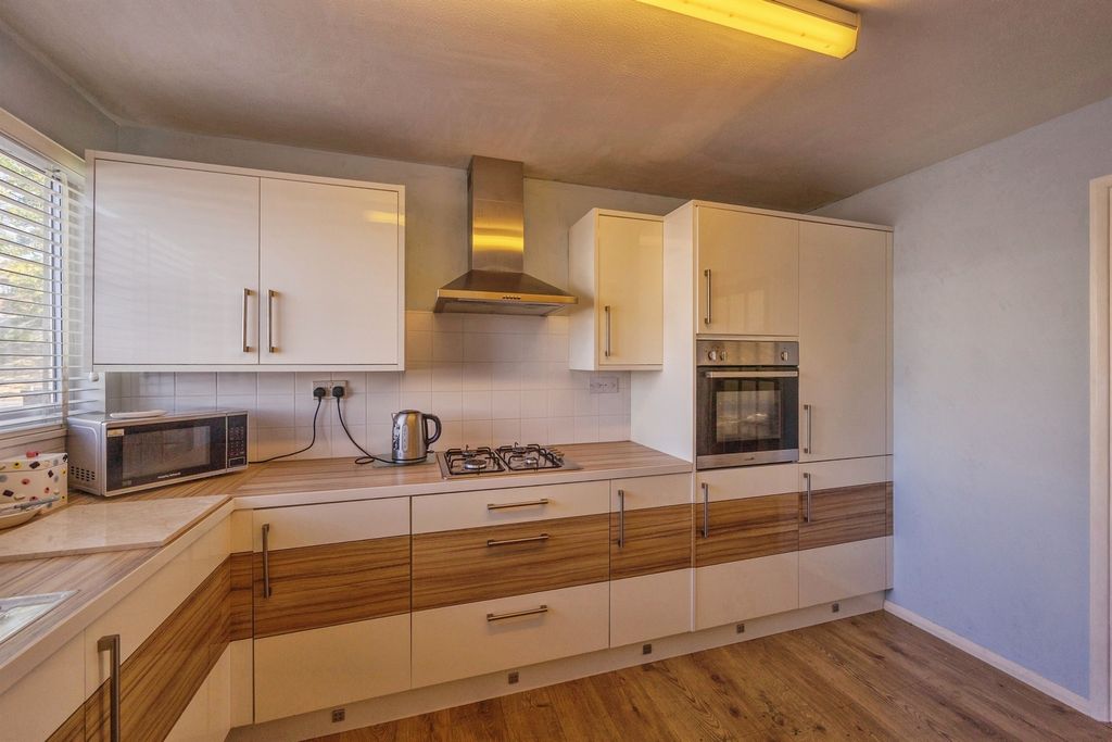 Property photo 3 of 12 Kitchen