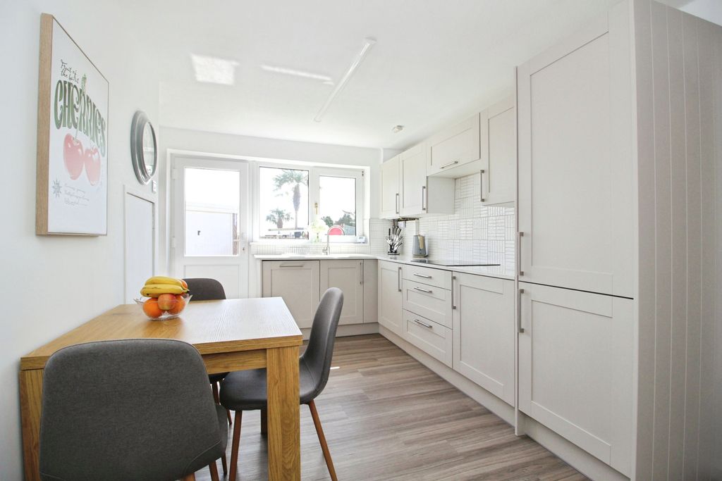Property photo 3 of 15 Kitchen/Dining Room