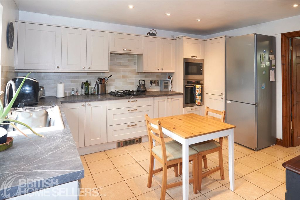 Property photo 2 of 18 Picture No. 14