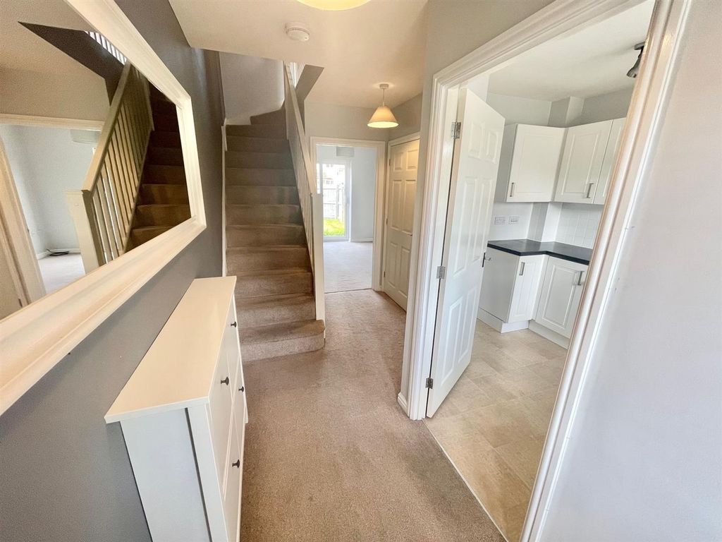 Property photo 2 of 16 Hallway