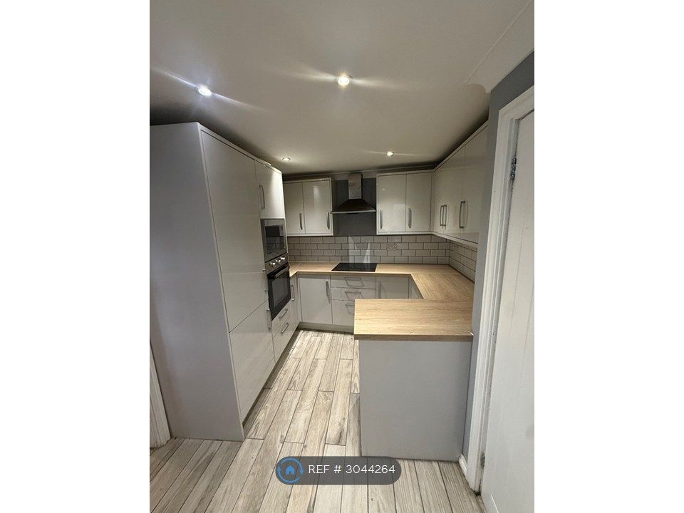 Property photo 1 of 19 Kitchen