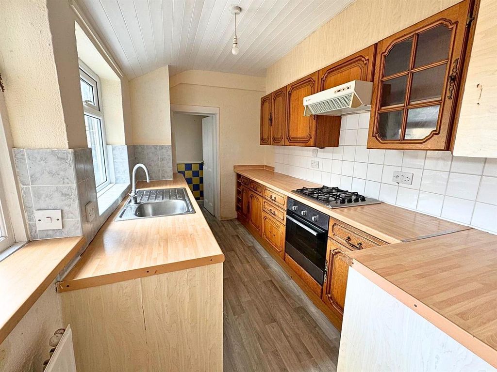 Property photo 2 of 10 Kitchen