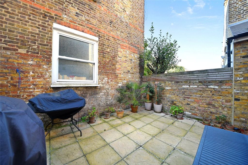 Property photo 3 of 11 Picture No. 02