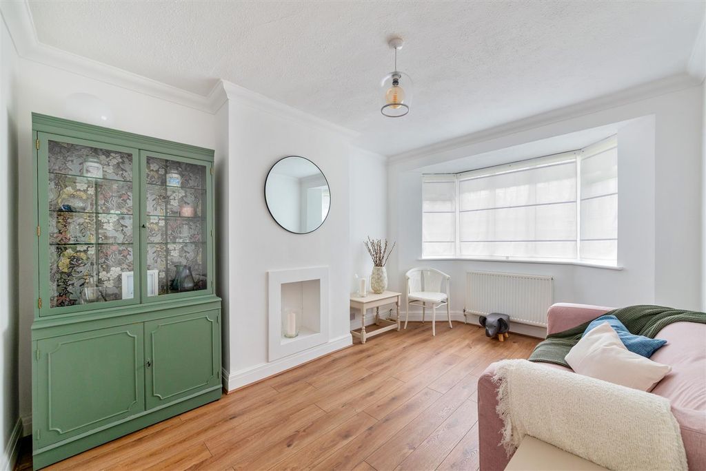 Property photo 3 of 10 Epsom Road