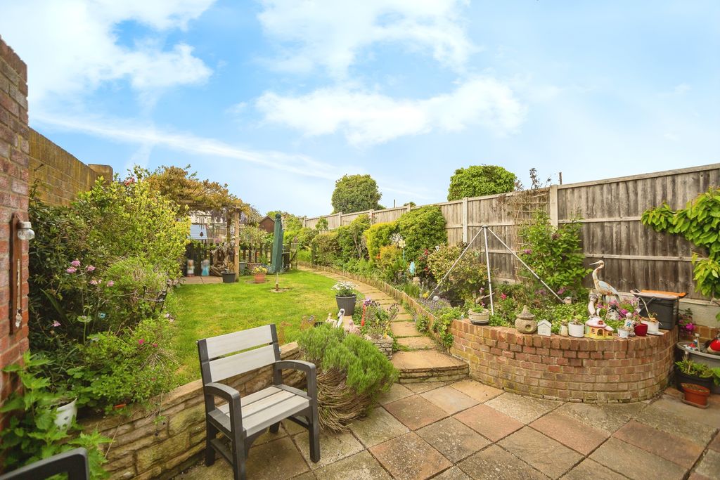 Property photo 3 of 18 Garden