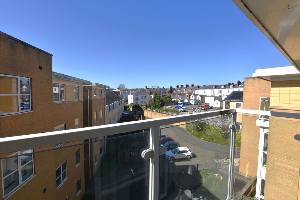 Property photo 2 of 10 Balcony