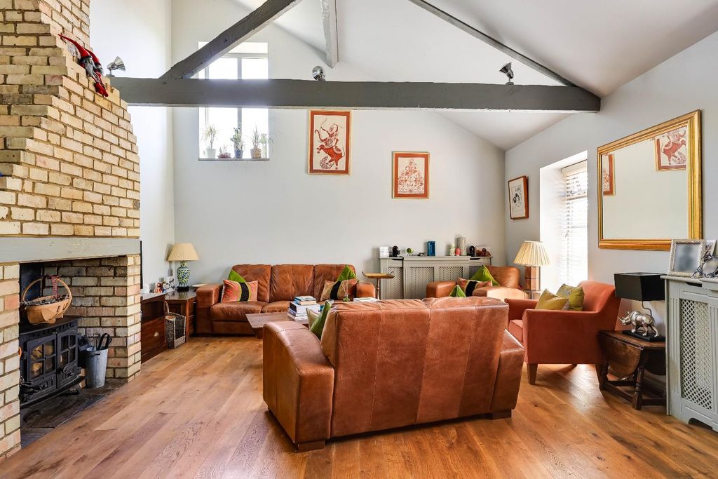 Property photo 3 of 40 Img (5).Jpg
