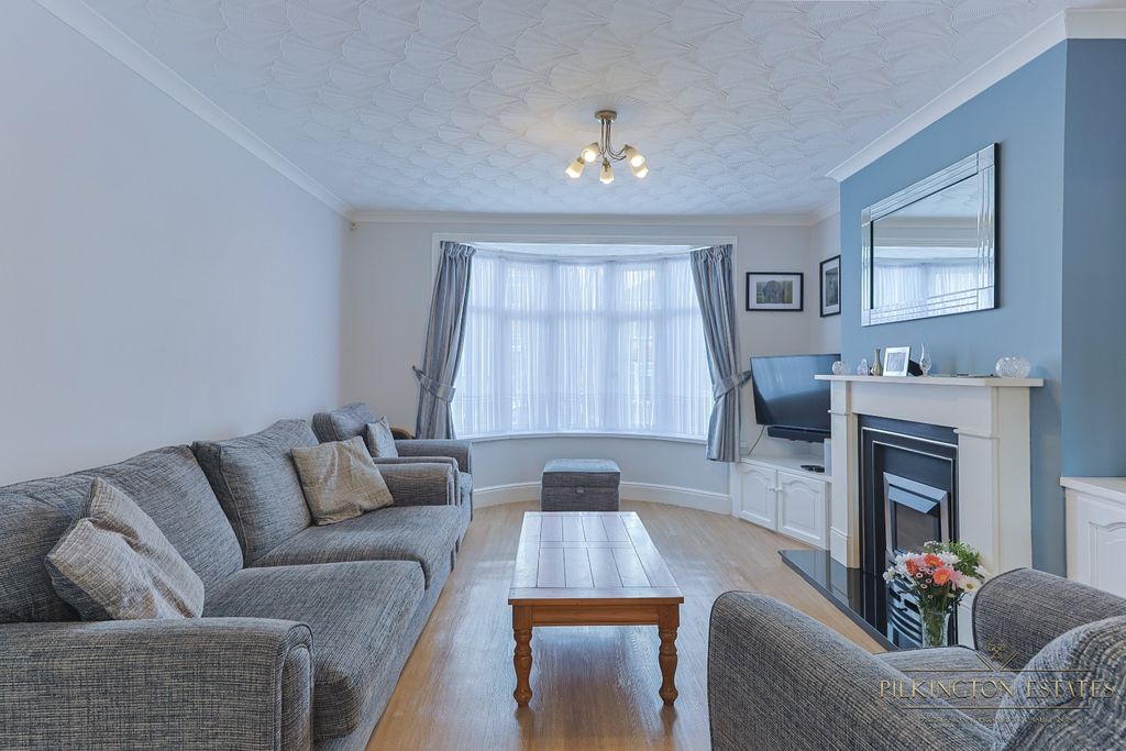 Property photo 2 of 18 4357413