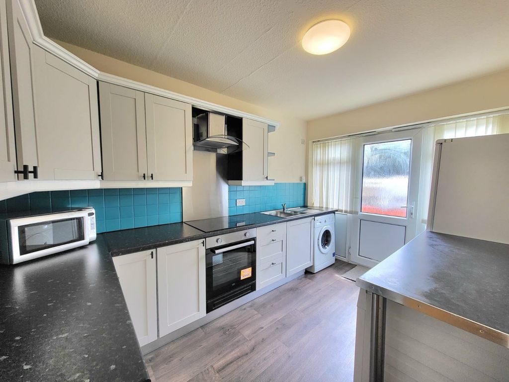 Property photo 3 of 16 Kitchen