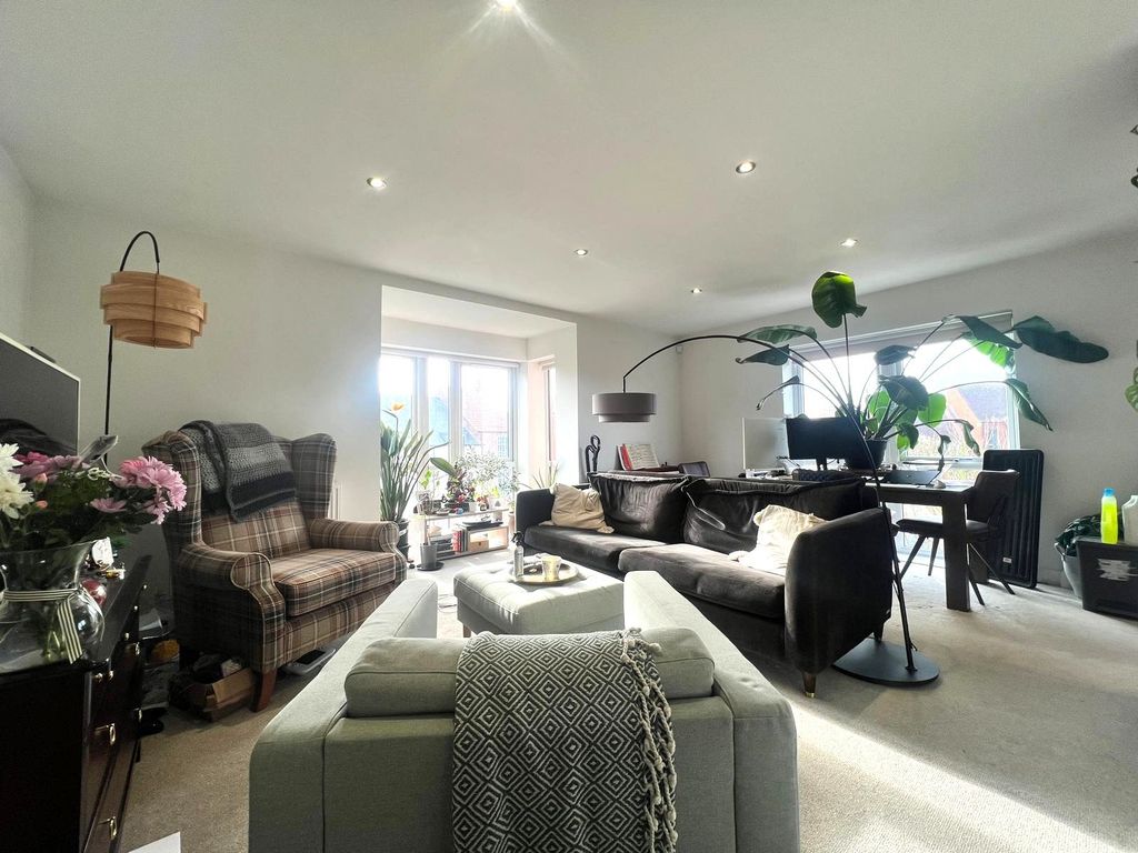 Property photo 1 of 6 Lounge