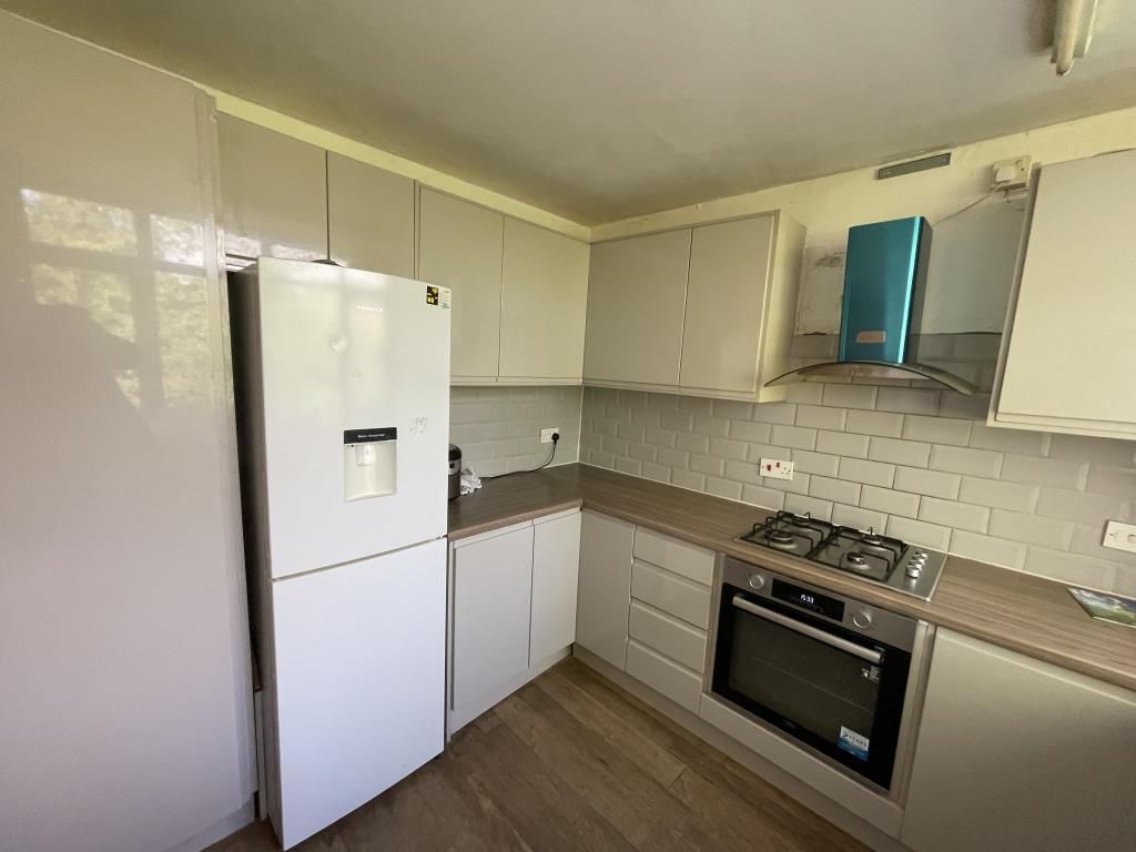 Property photo 3 of 11 Kitchen