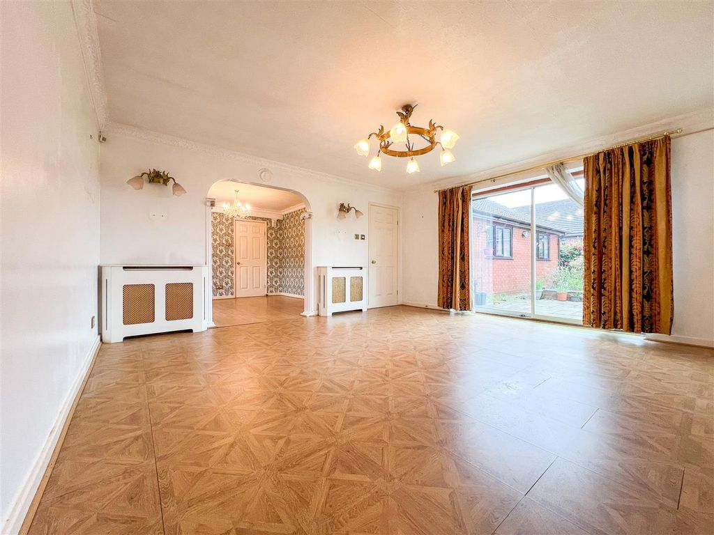 Property photo 3 of 27 Sitting Room