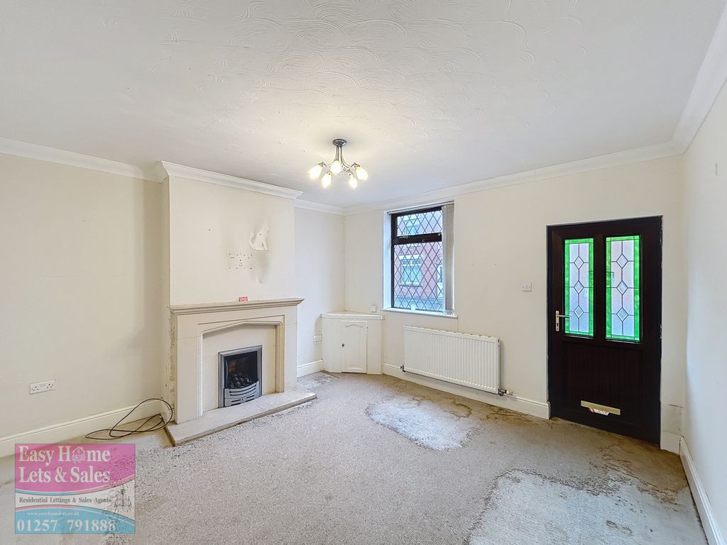 Property photo 2 of 10 Living Room