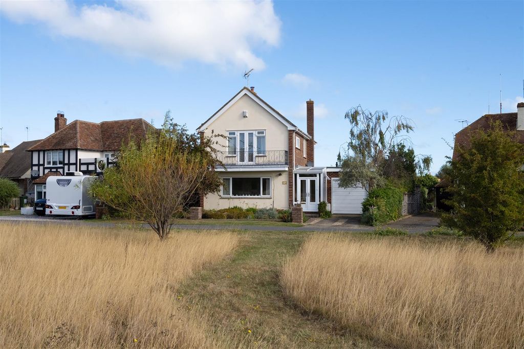 Property photo 1 of 22 Fair Lawn, Chestfield, Whitstable