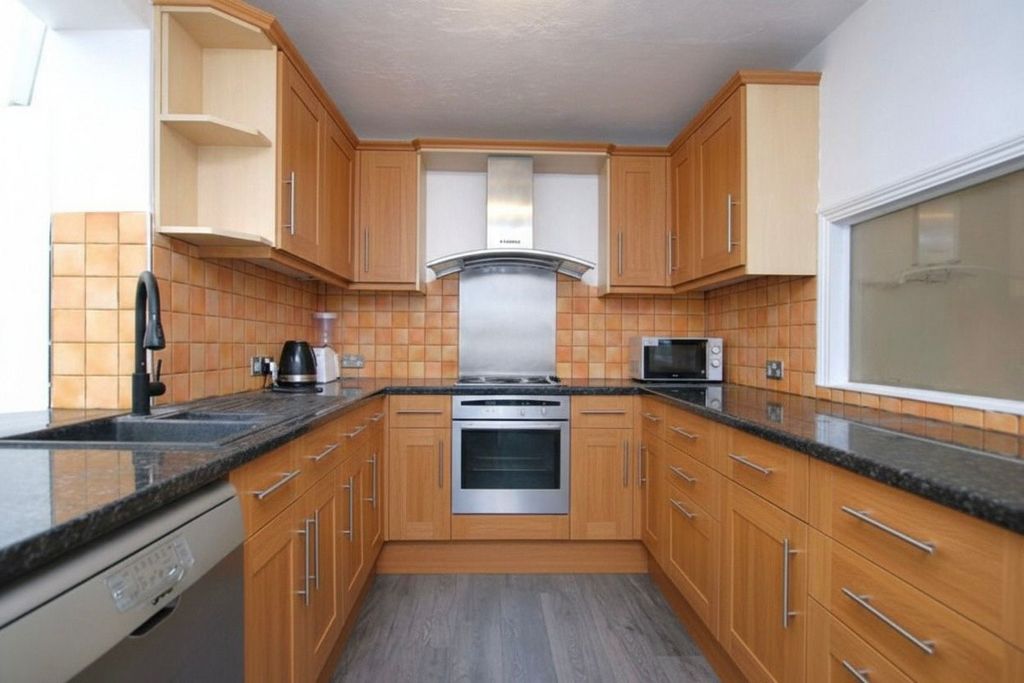 Property photo 2 of 5