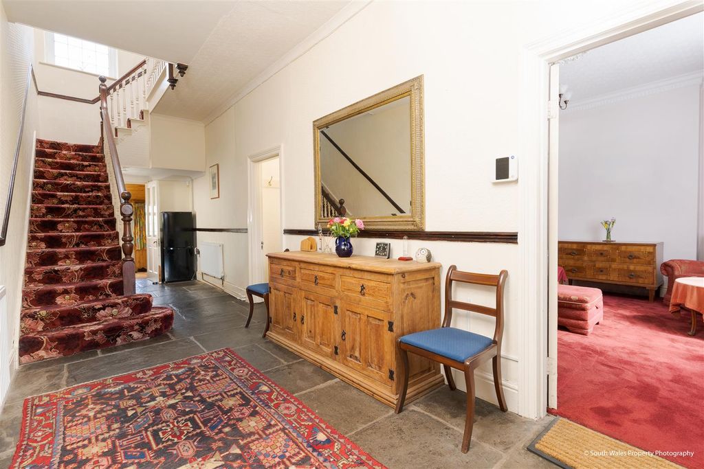 Property photo 2 of 27