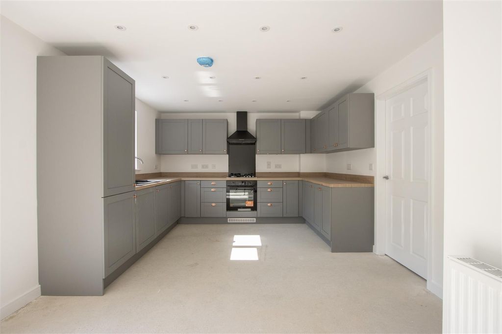 Property photo 3 of 22 Kitchen 1.Jpg