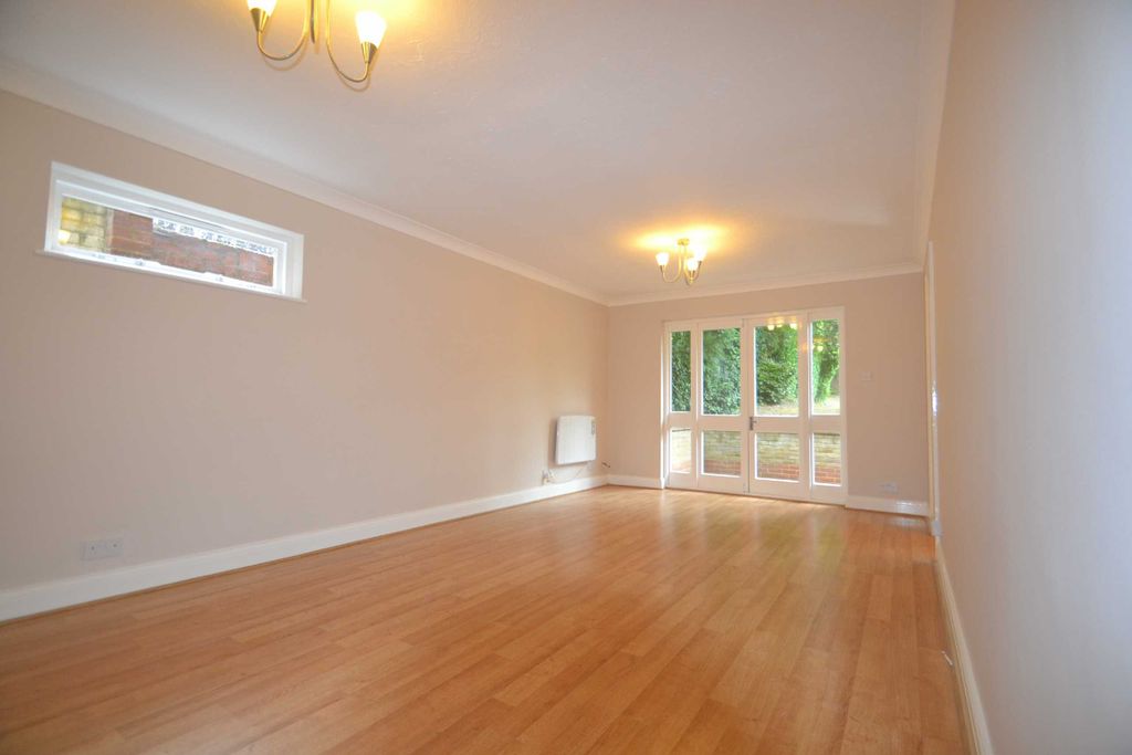 Property photo 3 of 8 Photo