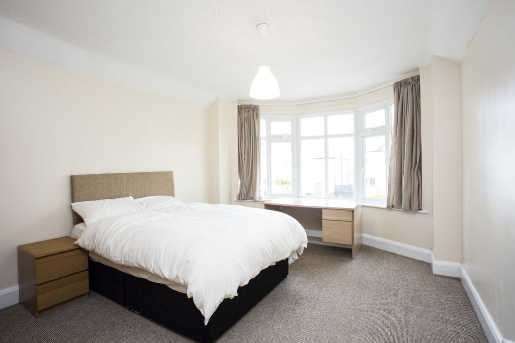 Property photo 3 of 8 P (5)
