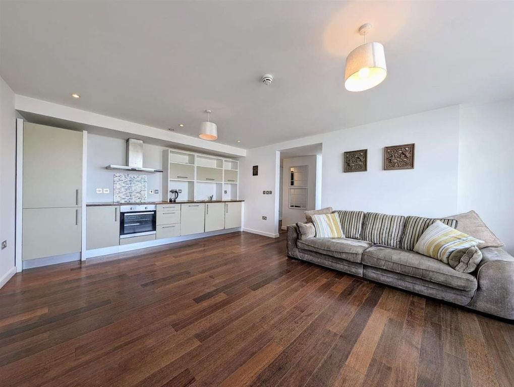 Property photo 2 of 8