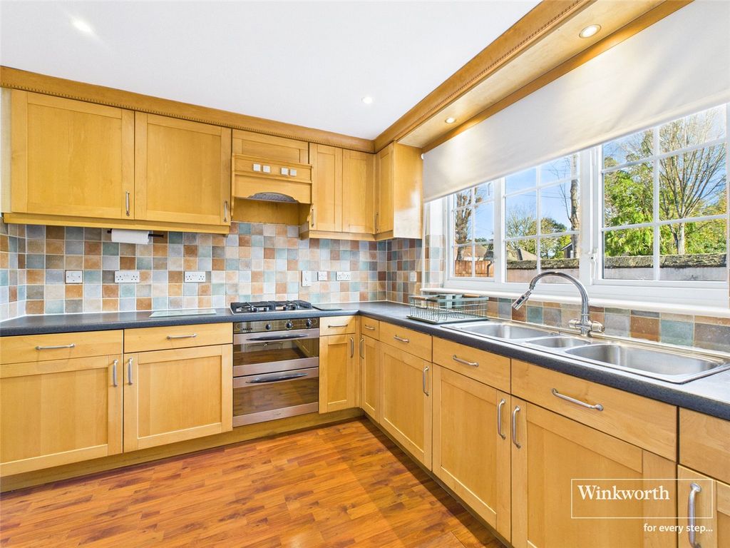 Property photo 2 of 17 Picture No. 31