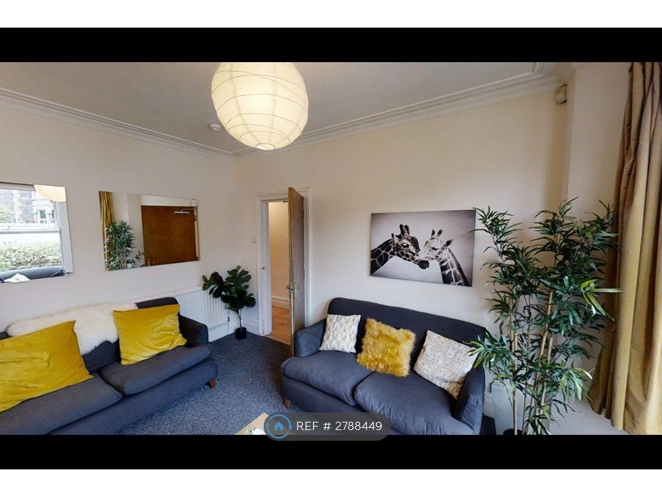 Property photo 3 of 10 Lounge