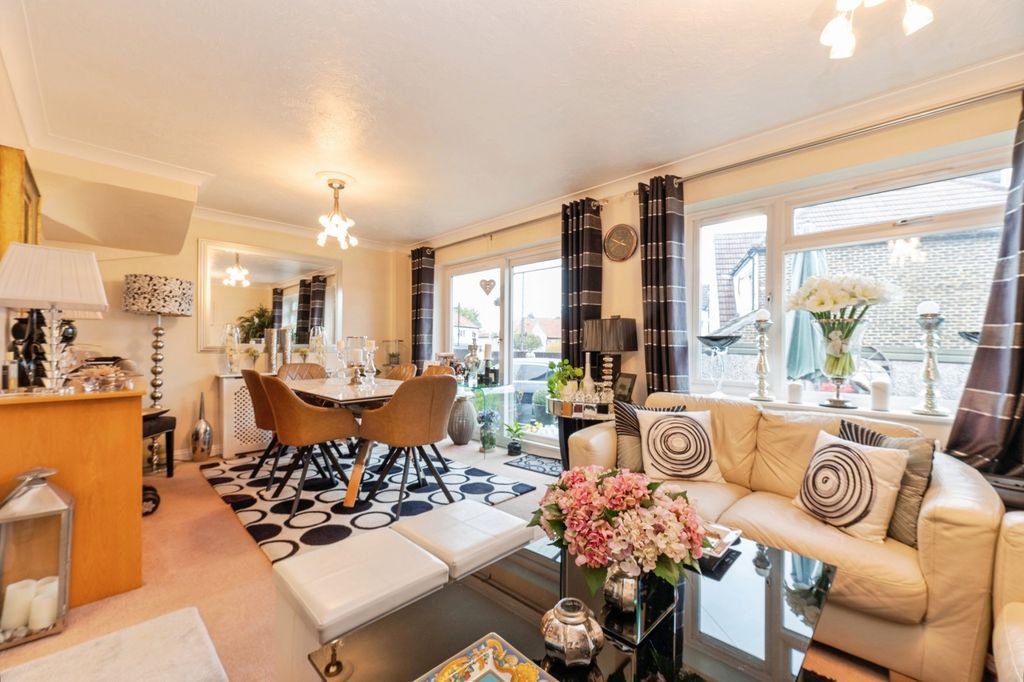 Property photo 3 of 13 Living Room